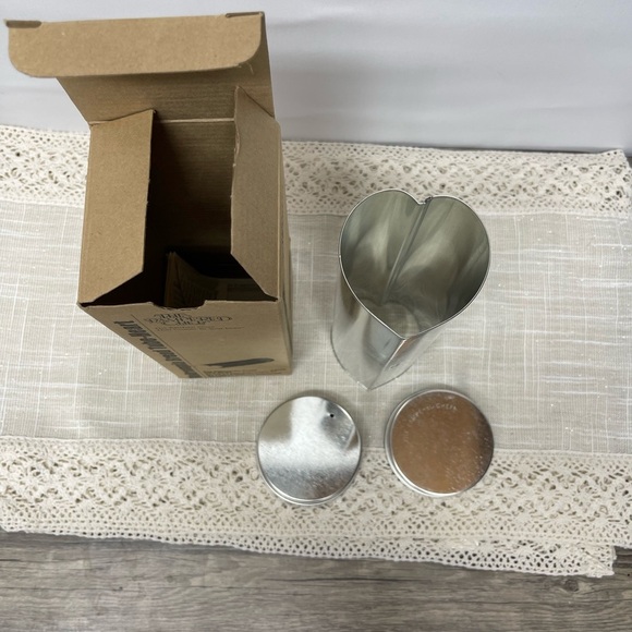 The Pampered Chef Valtrompia Bread Tube Heart Shaped #1560 Like New. - Picture 8 of 12